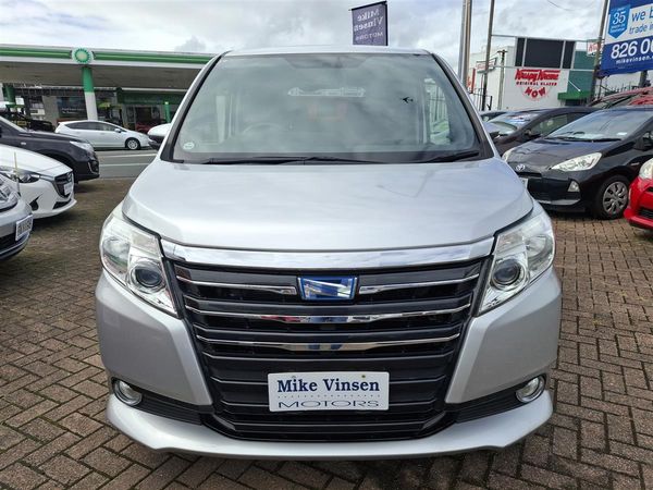 2015 Toyota Noah HYBRID CRUISE CONTROL 2 POWER SLIDING DOORS BLUETOOTH AUDIO REVERSE CAMERA SEAT HEATERS Carousel 1