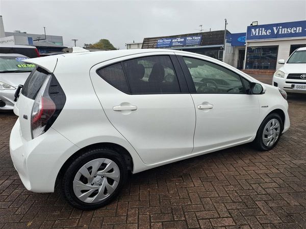 2021 Toyota Aqua S LANE ASSIST PRE-CRASH WARNING BLUETOOTH AUDIO REVERSE CAMERA PARKING SENSORS AUTO HEADLIGHTS Carousel 5