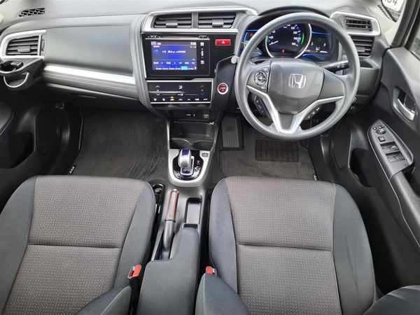 2014 Honda Fit HYBRID MULTI AIRBAGS REVERSE CAMERA BLUETOOTH SPORTS / ECO MODE STABILITY CONTROL USB / AUX PORTS Carousel 8