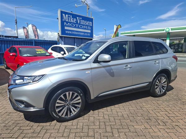 2022 Mitsubishi Outlander LS 4WD 7 SEATS NZ NEW CRUISE CONTROL MULTI AIRBAGS PARKING SENSORS PRE-CRASH WARNING REVERSE CAMERA BLUETOOTH USB PORTS TOWBAR FACTORY ALLOYS AUTO HOLD Carousel 2