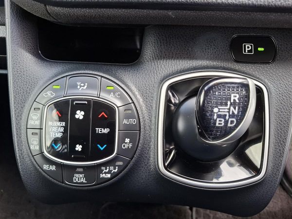 2015 Toyota Noah HYBRID CRUISE CONTROL 2 POWER SLIDING DOORS BLUETOOTH AUDIO REVERSE CAMERA SEAT HEATERS Carousel 14