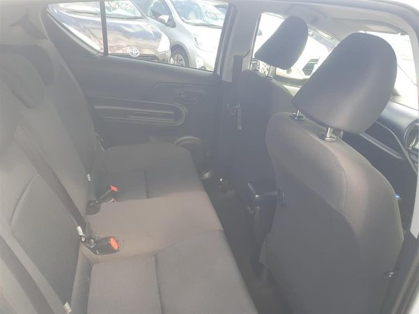 2016 Toyota Aqua S PUSH START LANE ASSIST PRE-CRASH SENSOR CURTAIN AIRBAGS REVERSE CAMERA BLUETOOTH AUDIO AUTO HEADLIGHTS Carousel 8