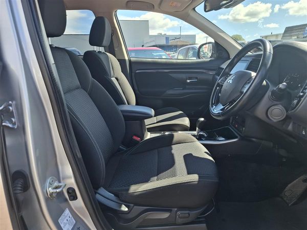 2022 Mitsubishi Outlander LS 4WD 7 SEATS NZ NEW CRUISE CONTROL MULTI AIRBAGS PARKING SENSORS PRE-CRASH WARNING REVERSE CAMERA BLUETOOTH USB PORTS TOWBAR FACTORY ALLOYS AUTO HOLD Carousel 8