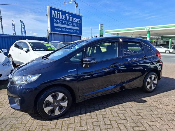 2017 Honda Fit HYBRID REVERSE CAMERA BLUETOOTH AUDIO SEAT HEATERS PUSH START ECO/SPORTS MODE Carousel 2