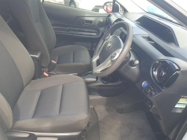 2016 Toyota Aqua S PUSH START LANE ASSIST PRE-CRASH SENSOR CURTAIN AIRBAGS REVERSE CAMERA BLUETOOTH AUDIO AUTO HEADLIGHTS Carousel 6
