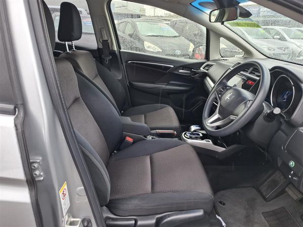 2014 Honda Fit HYBRID MULTI AIRBAGS REVERSE CAMERA BLUETOOTH SPORTS / ECO MODE STABILITY CONTROL USB / AUX PORTS Carousel 6