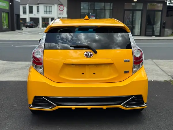 2014 Toyota Aqua Carousel 5
