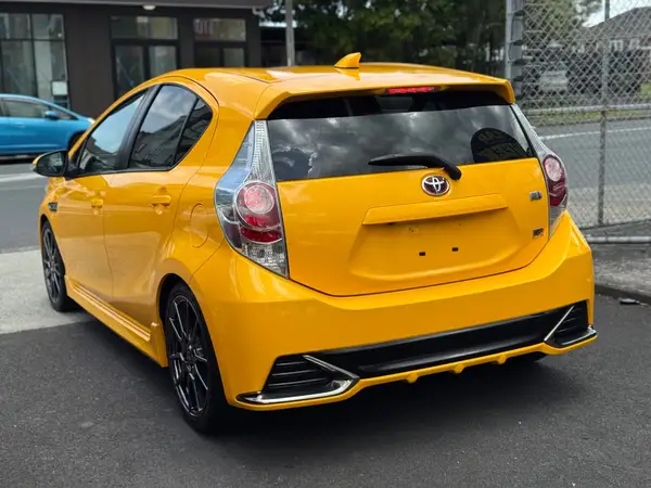 2014 Toyota Aqua Carousel 4