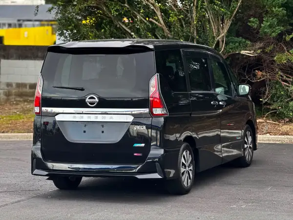 2017 Nissan Serena HYBRID Carousel 5