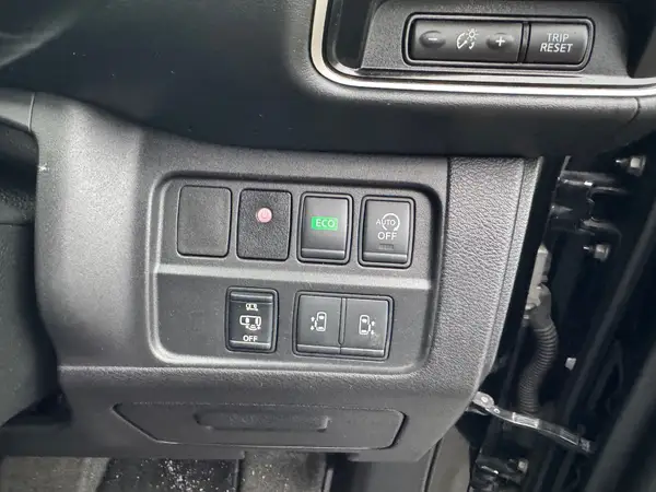 2017 Nissan Serena HYBRID Carousel 9