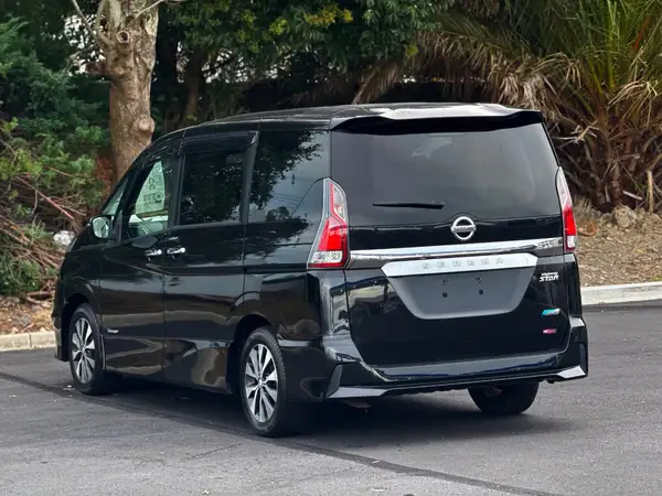 2017 Nissan Serena HYBRID Carousel 3
