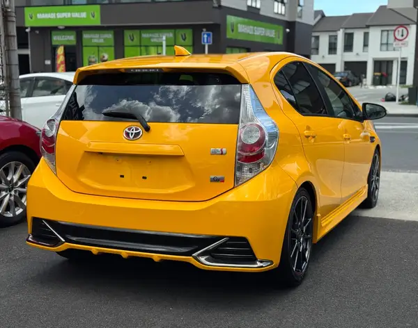 2014 Toyota Aqua Carousel 6