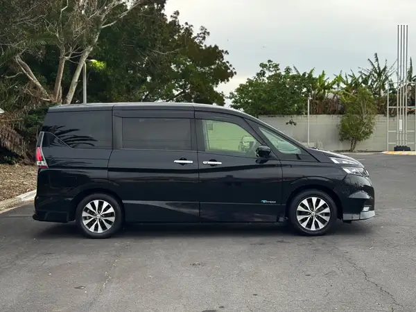 2017 Nissan Serena HYBRID Carousel 2
