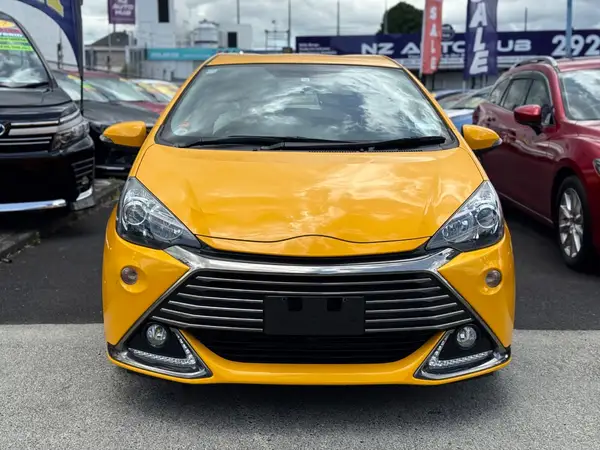 2014 Toyota Aqua Carousel 9