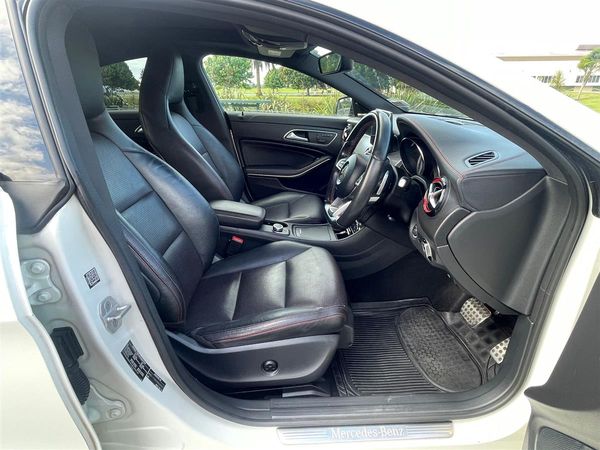 2015 Mercedes-Benz CLA 250 4MATIC Carousel 16