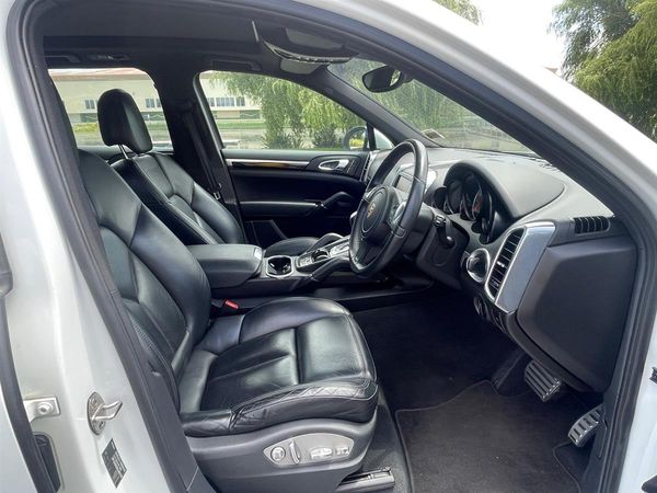 2013 Porsche Cayenne S Carousel 17