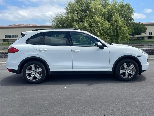 2013 Porsche Cayenne S Carousel 3