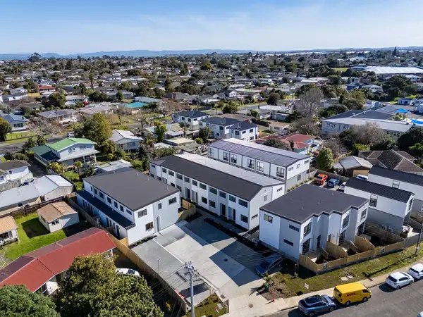 10-12 Clendon Place, Manurewa, NZ 2102