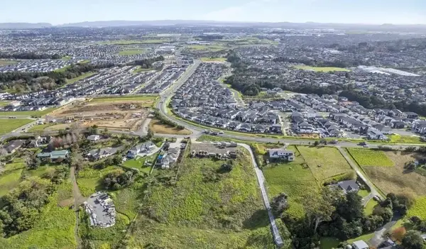 481A Ormiston Road, Flat Bush, NZ 2013