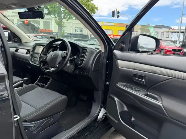 2016 Mitsubishi Outlander 24G 4WD Carousel 10