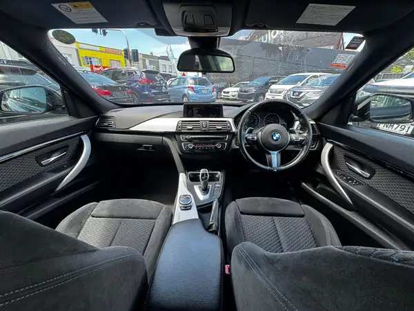 2014 BMW 320i I GRANTURISMO M-SPORT Carousel 8