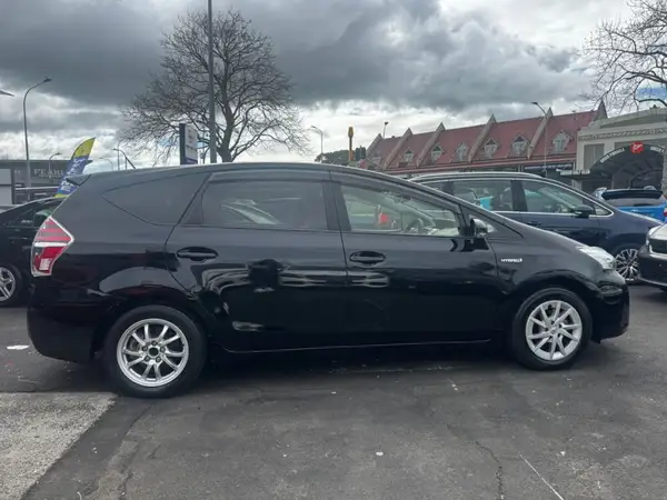 2015 Toyota Prius Alpha ALPHA S Carousel 17
