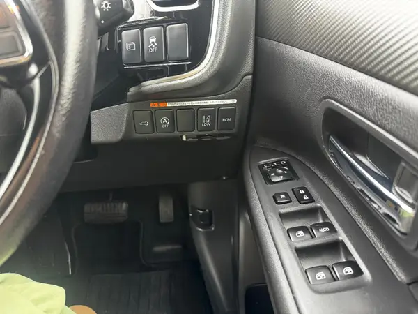 2015 Mitsubishi Outlander 4WD 24G NAVI PACKAGE Carousel 5