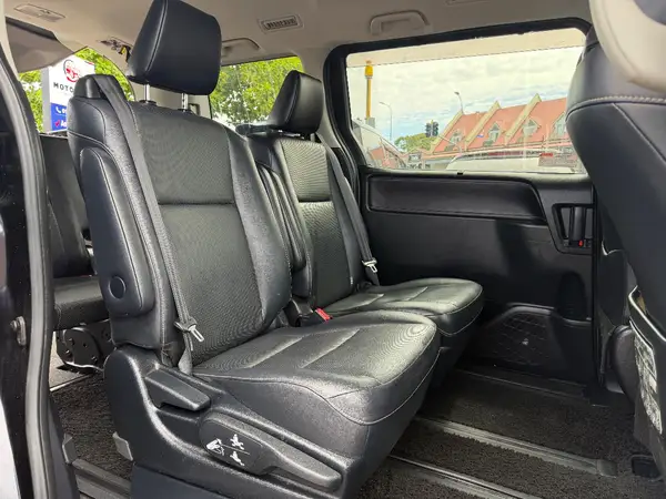 2015 Toyota Esquire HYBRID GI Carousel 2