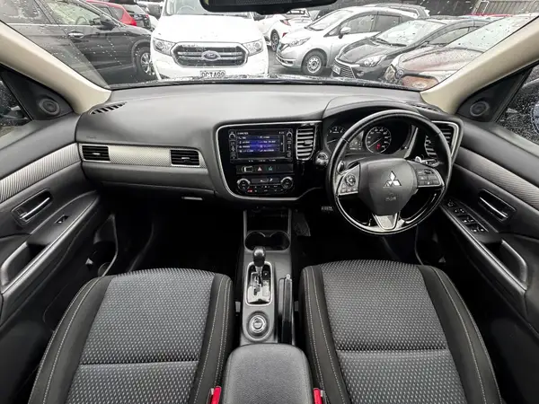 2015 Mitsubishi Outlander 4WD 24G NAVI PACKAGE Carousel 11