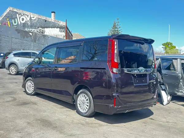 2015 Toyota Noah HYBRID G Carousel 16