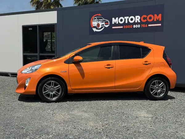 2015 Toyota Aqua S Carousel 17