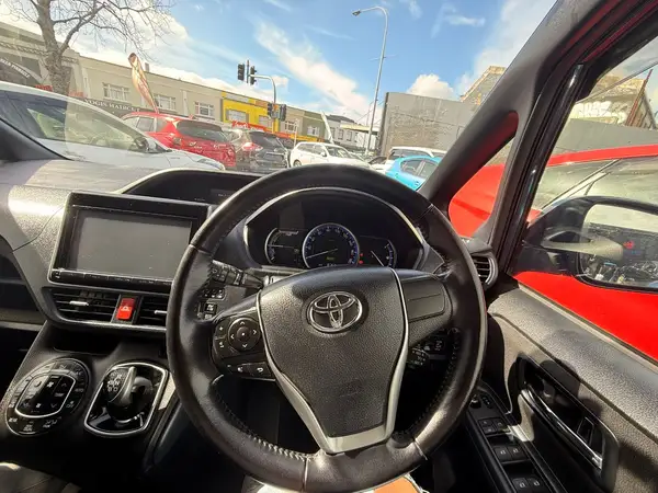2014 Toyota Voxy HYBRID V Carousel 7
