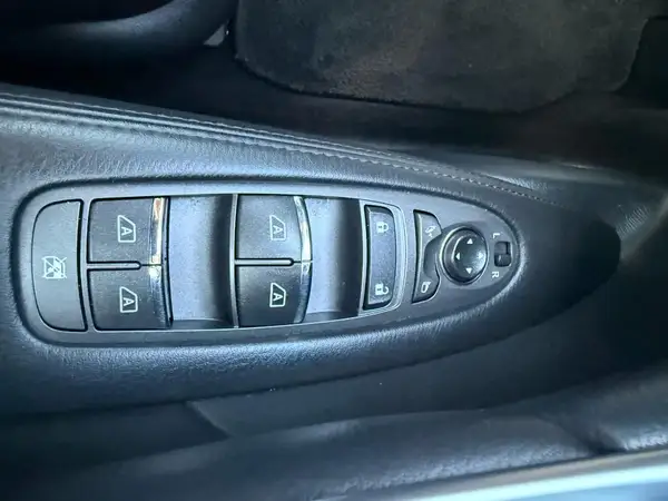 2016 Nissan Fuga Carousel 3