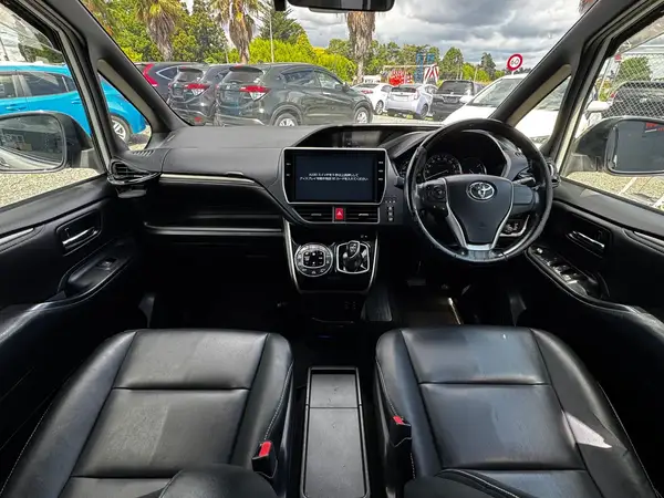 2017 Toyota Esquire HYBRID GI BLACK TALERED Carousel 2