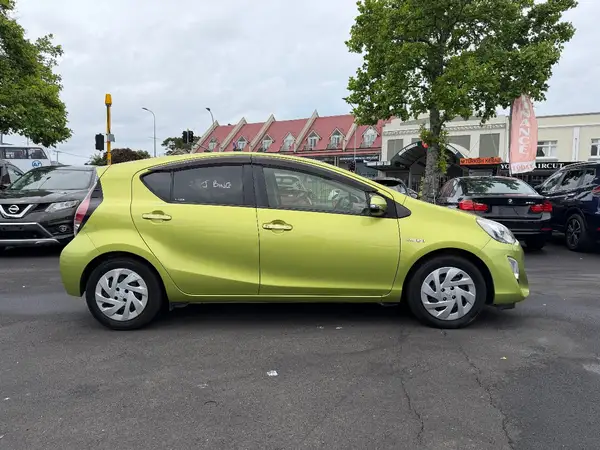 2016 Toyota Aqua S Carousel 17