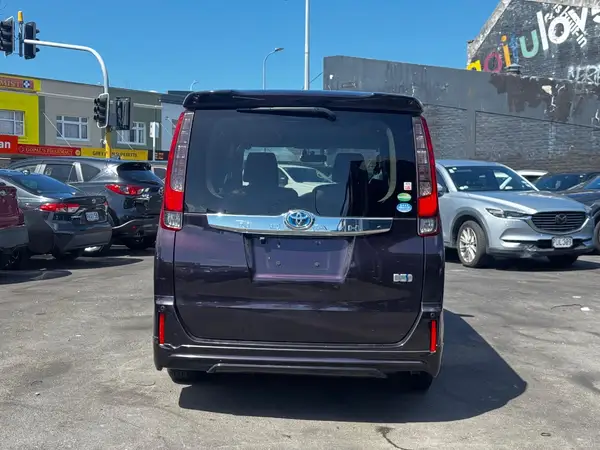 2015 Toyota Noah HYBRID G Carousel 14