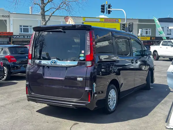 2015 Toyota Noah HYBRID G Carousel 15