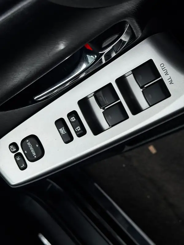 2015 Toyota Prius Alpha ALPHA S Carousel 2