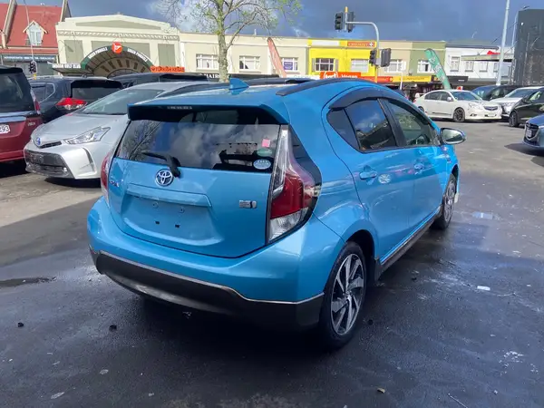 2015 Toyota Aqua X-URBAN Carousel 14