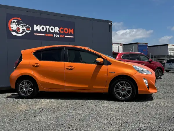 2015 Toyota Aqua S Carousel 14