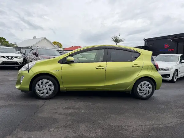 2016 Toyota Aqua S Carousel 15