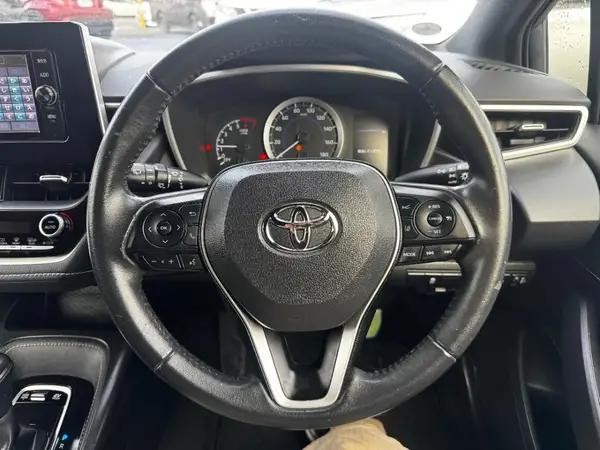 2018 Toyota Corolla SPORT HYBRID G Carousel 13