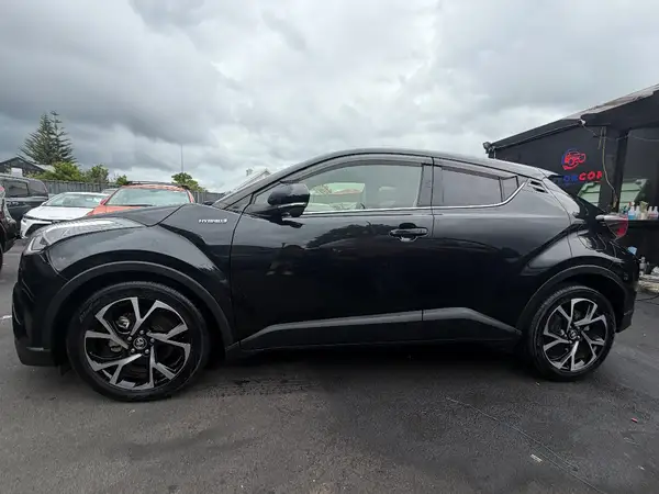 2017 Toyota C-HR G Carousel 15