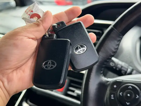 2015 Toyota Esquire HYBRID GI Carousel 3
