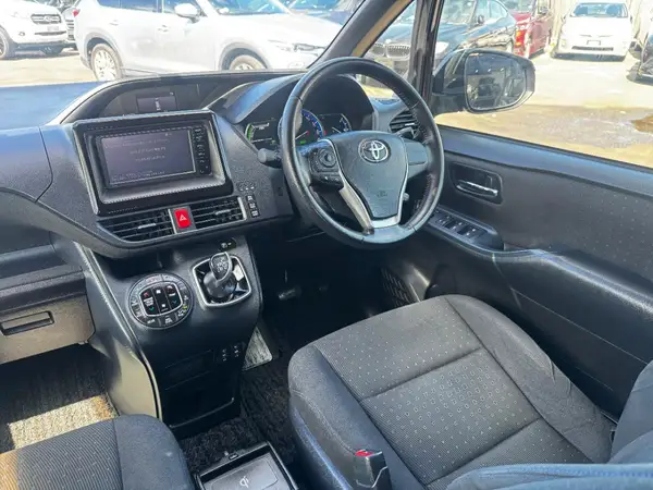 2015 Toyota Noah HYBRID G Carousel 9