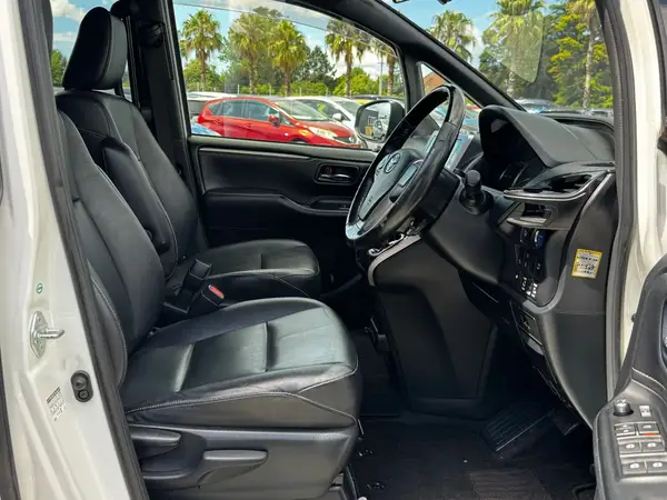 2017 Toyota Esquire HYBRID GI BLACK TALERED Carousel 5