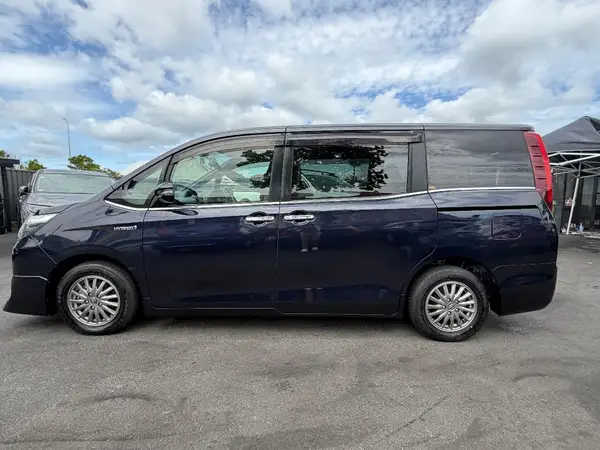 2015 Toyota Esquire HYBRID GI Carousel 15