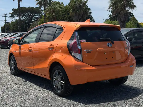 2015 Toyota Aqua S Carousel 16
