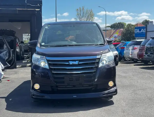 2015 Toyota Noah HYBRID G Carousel 19