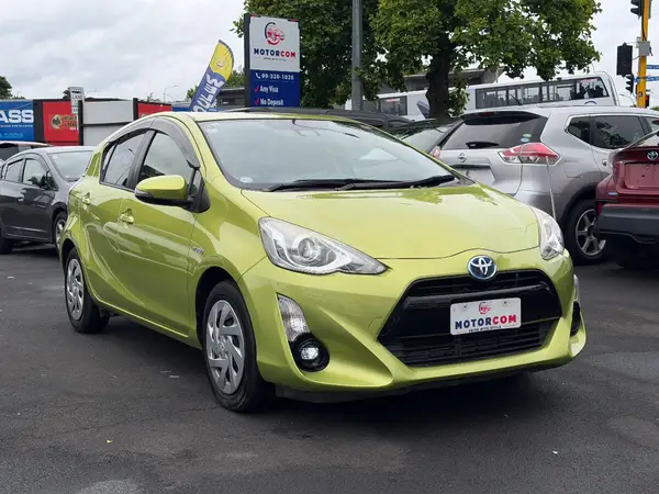 2016 Toyota Aqua S Carousel 18
